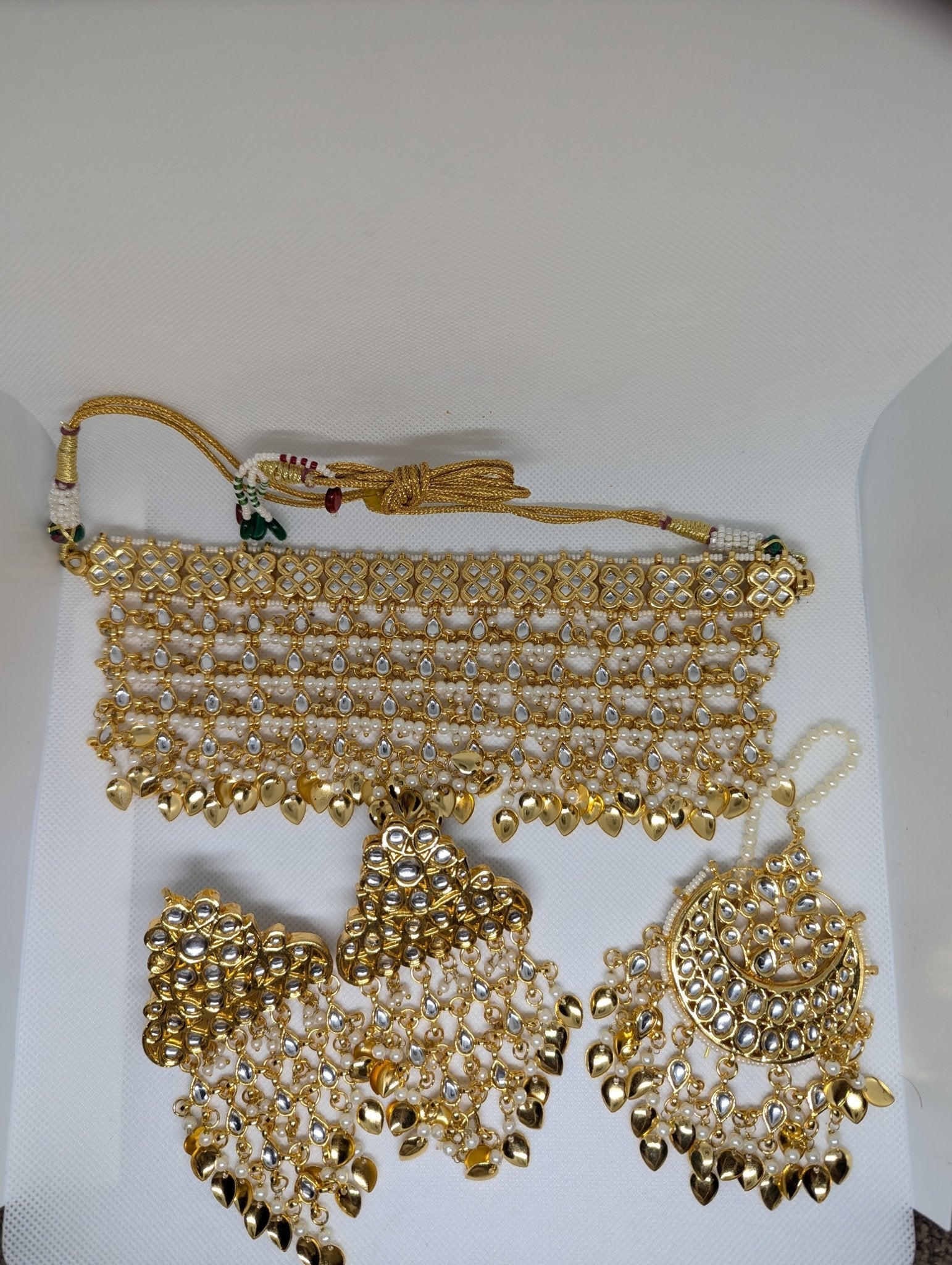 439 GOLD AND WHITE NECKLACE JEWELERY SET - KundanByNadia