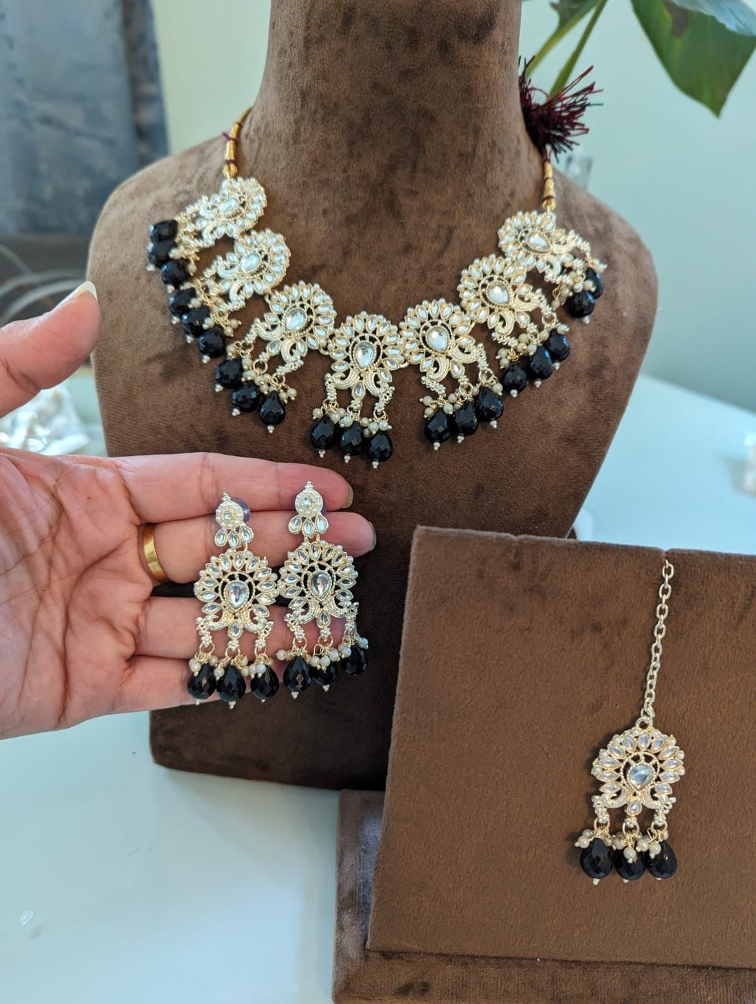 Black necklace jewellery set - KundanByNadia