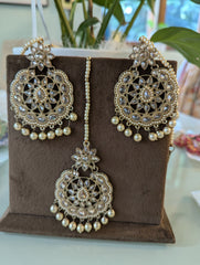 White and champagne colour earrings tikka jewellery set