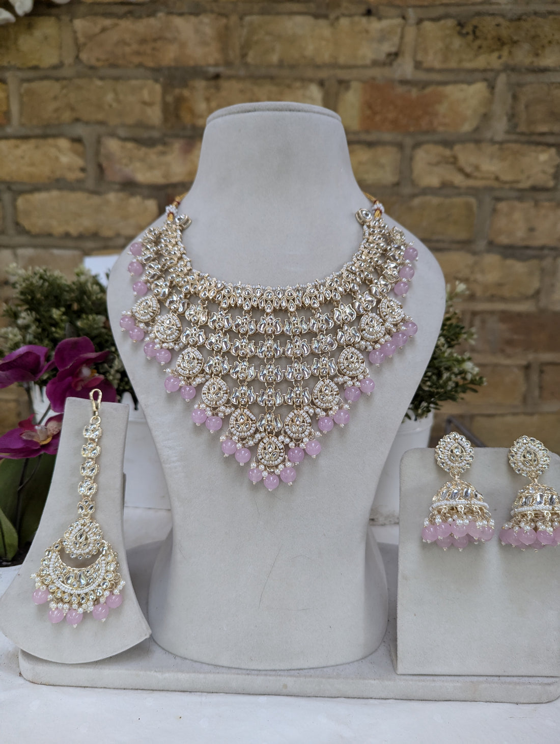 663 stunning hanging bridal jewellery set with earrings tikka