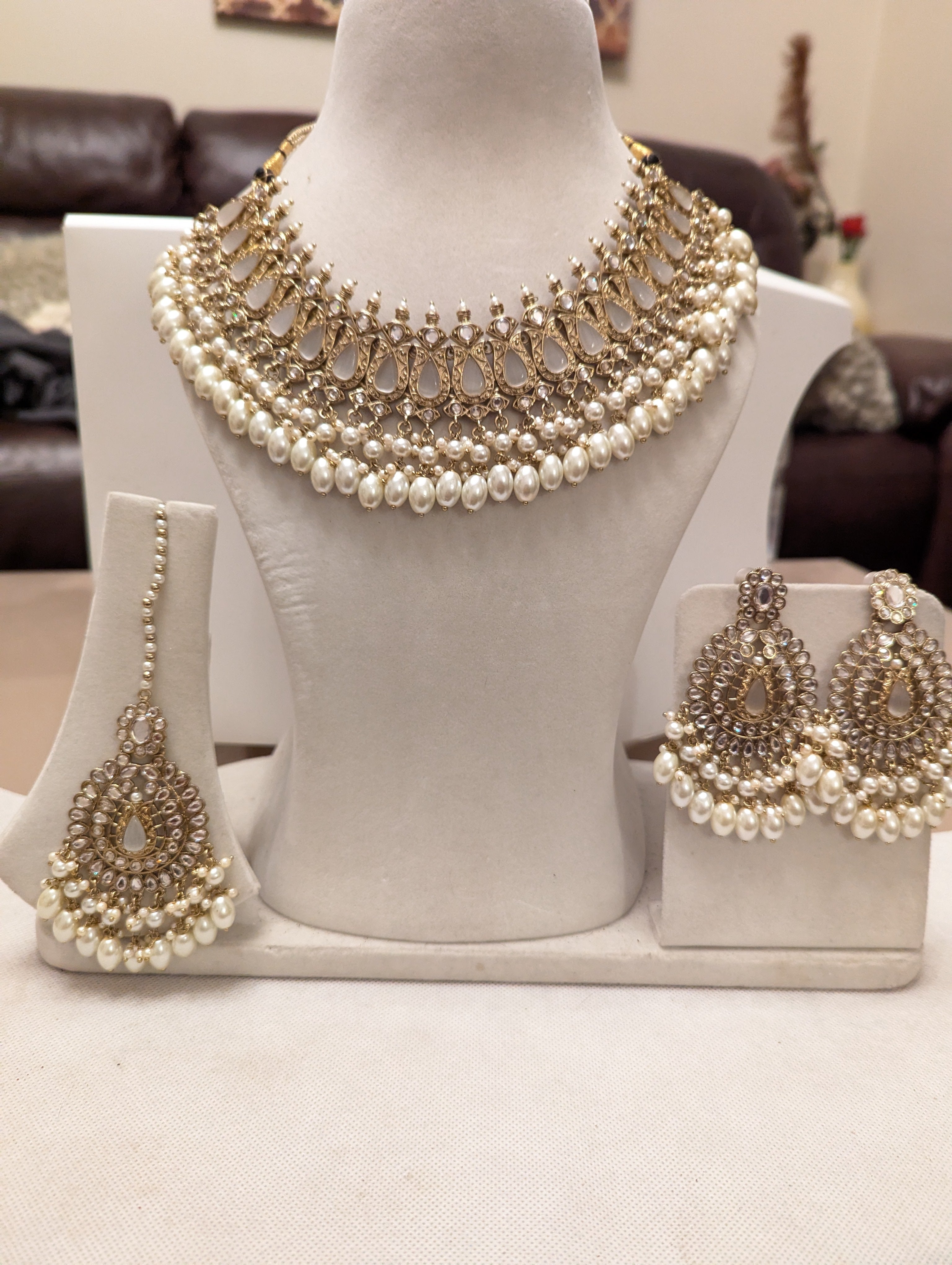 51/52 stylish bridal necklace jewellery set with white beads