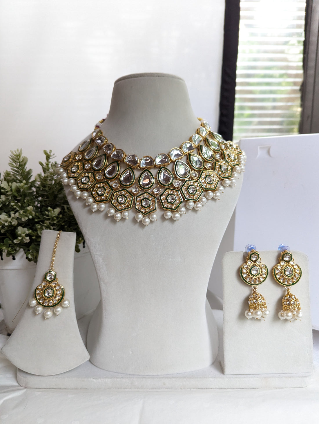 Stunning bridal necklace jewellery set with kundan earrings