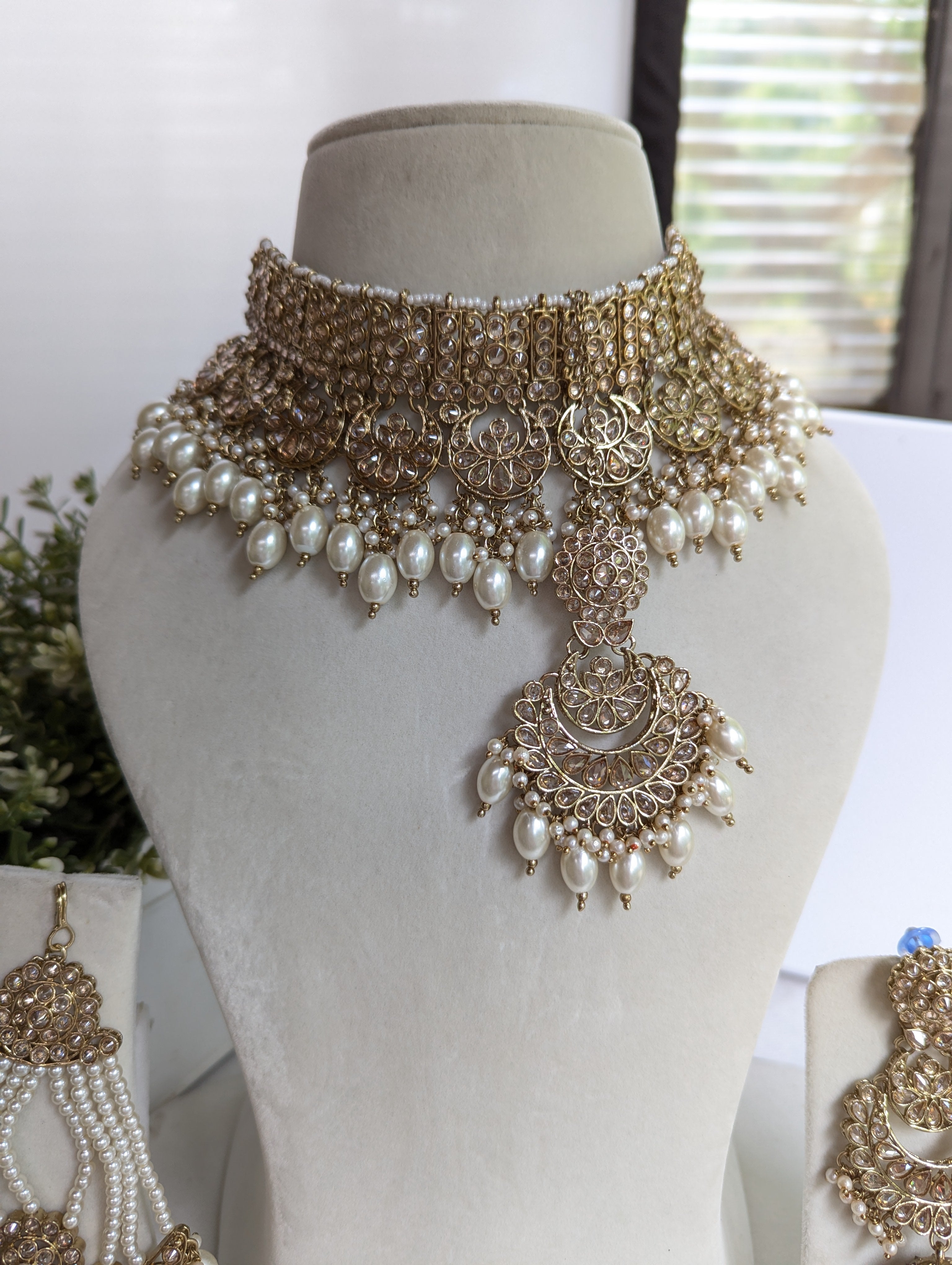 Full bridal necklace jewellery set with jhoomar tikka earrings