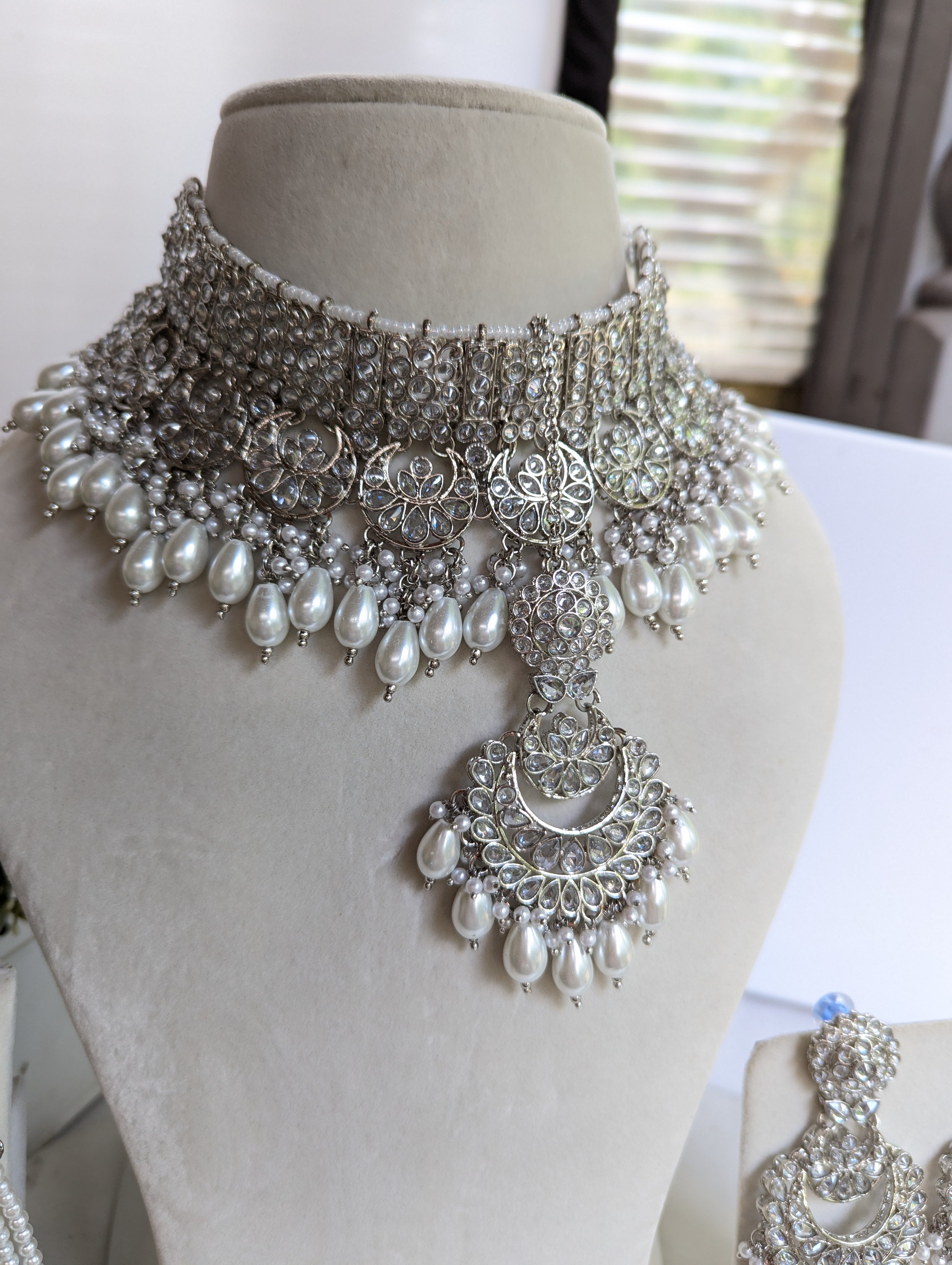 Full bridal necklace jewellery set with jhoomar tikka earrings