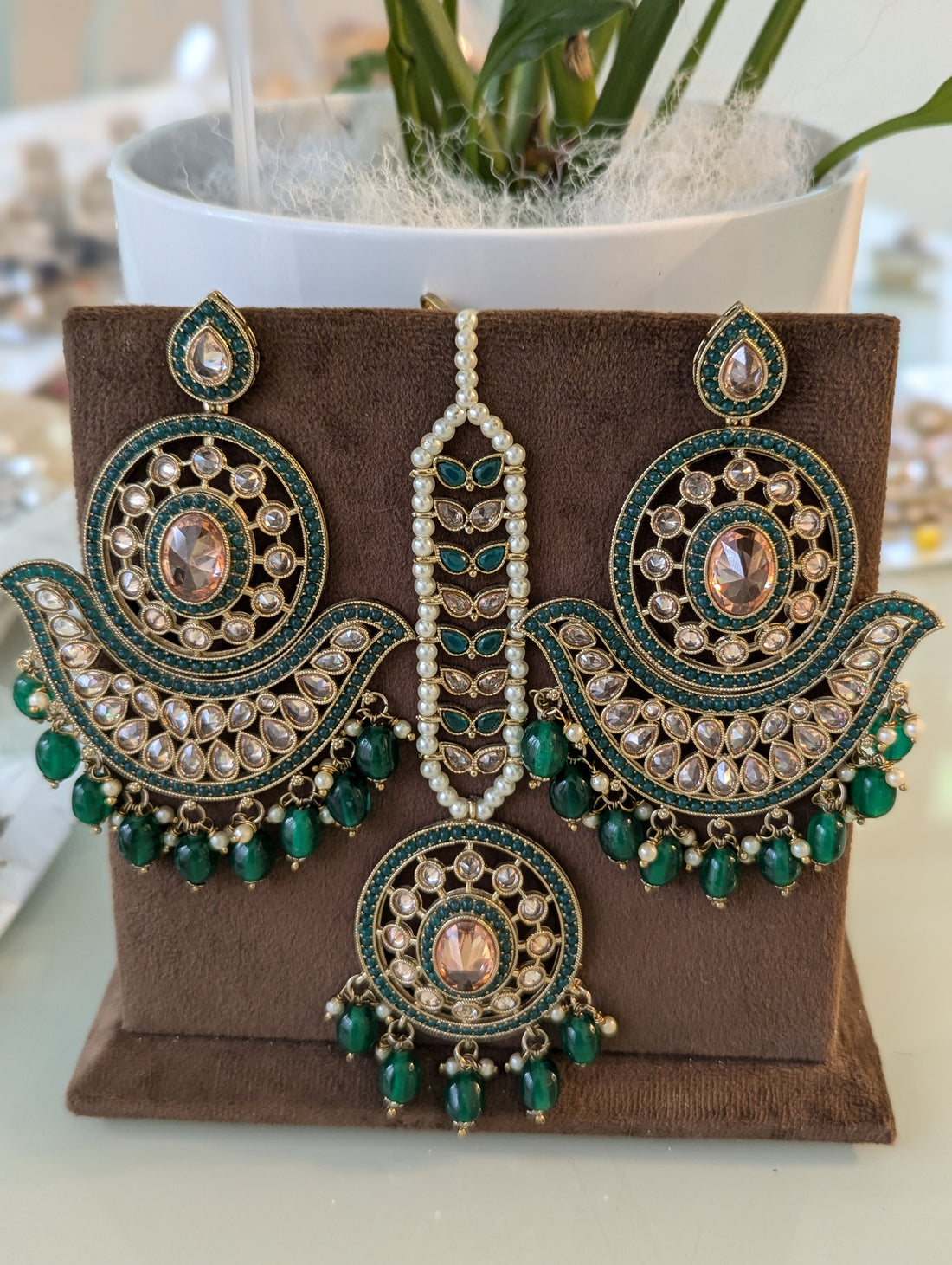 Green oversized earrings jewellery set