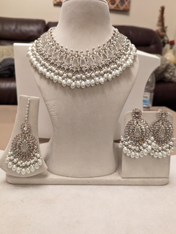 51/52 stylish bridal necklace jewellery set with white beads