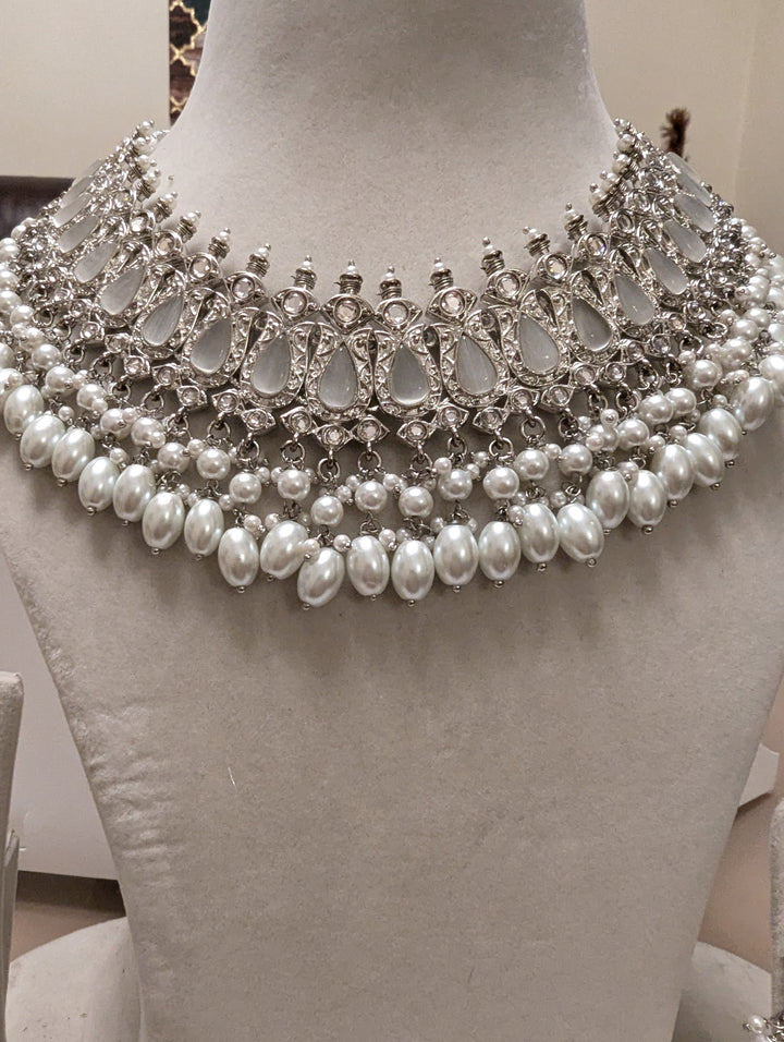 51/52 stylish bridal necklace jewellery set with white beads