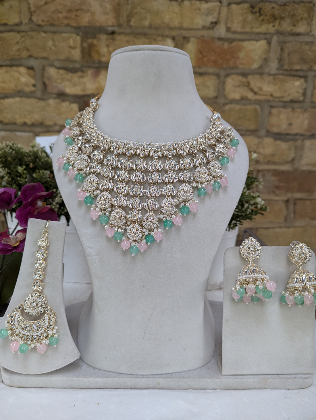 663 stunning hanging bridal jewellery set with earrings tikka