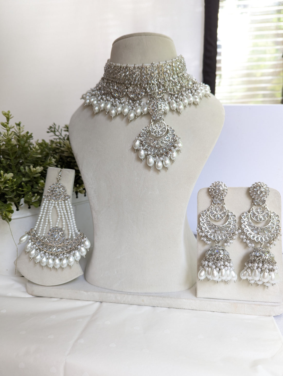 Full bridal necklace jewellery set with jhoomar tikka earrings