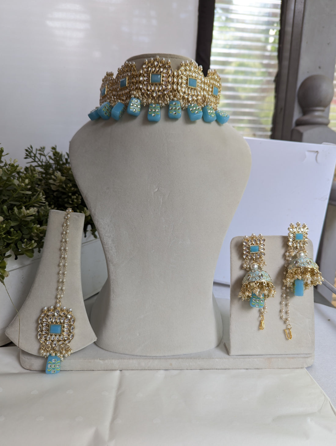 381/381 sky blue and black kundan necklace jewellery set