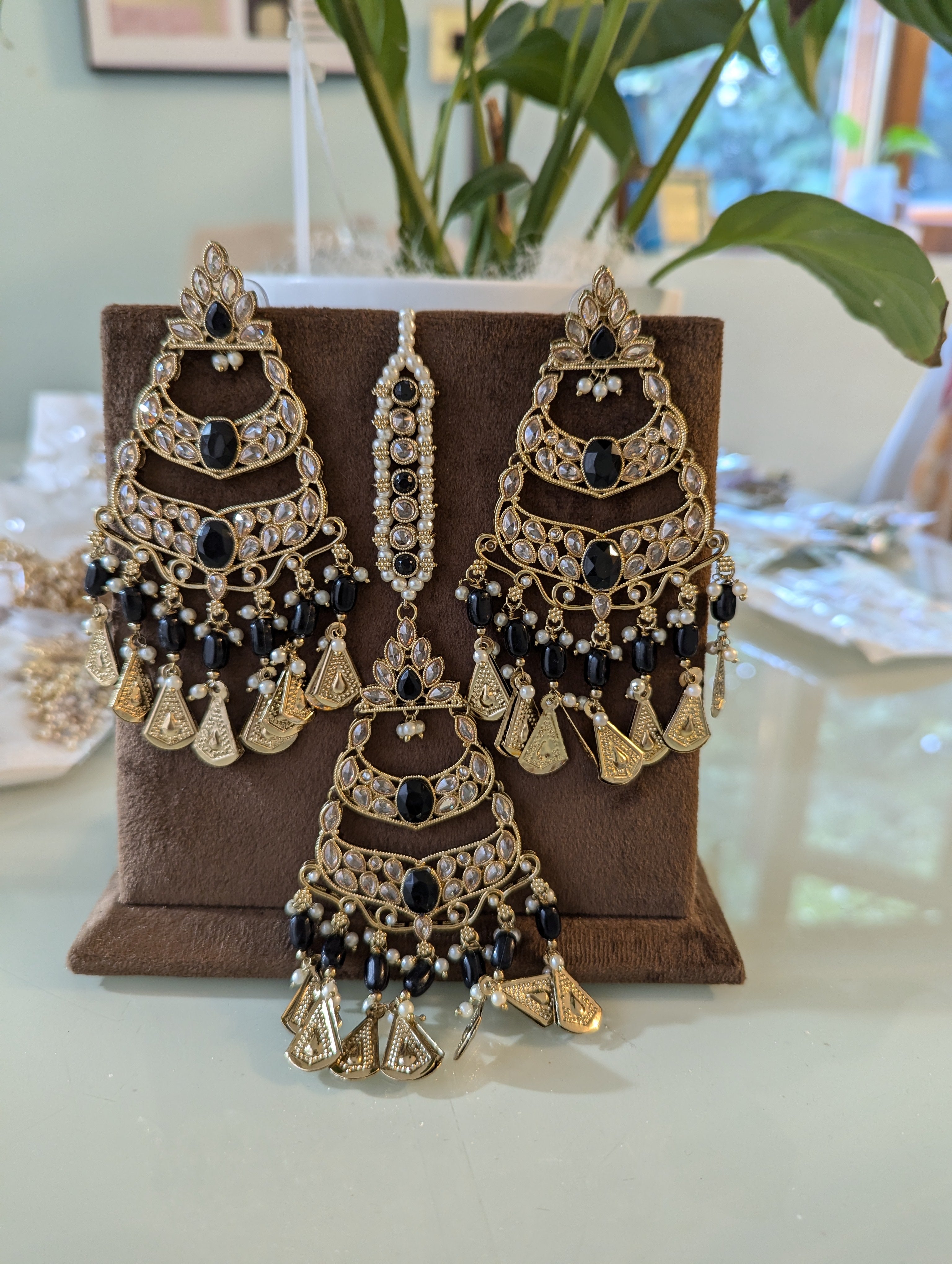 Stylish hanging earrings tikka jewellery set