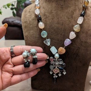 V1 Unique Stones Necklace Set With Earrings - KundanByNadia