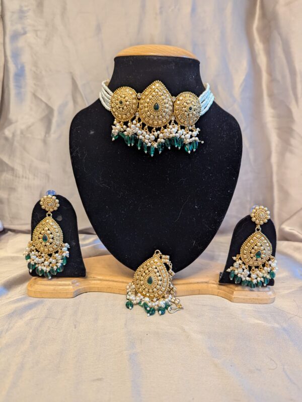 Choker Necklace – Bold Elegance with Timeless Appeal - Image 3
