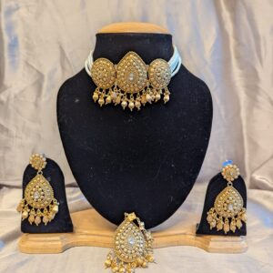 Choker Necklace – Bold Elegance with Timeless Appeal