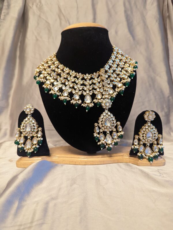 Choker Necklace – Bold Elegance with Timeless Appeal
