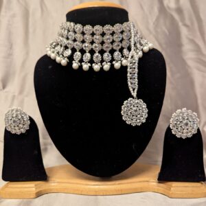Choker Necklace – Bold Elegance with Timeless Appeal