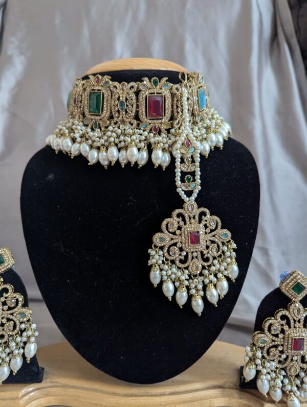 Choker Necklace – Bold Elegance with Timeless Appeal